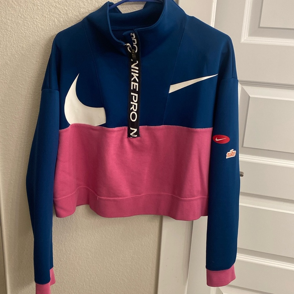NWOT NIKE CROPPED SWEATER